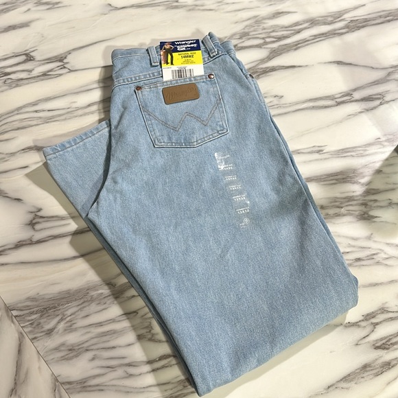 Women’s Wrangler Cowboy Cut Jeans in Color “Bleach” NWT - Picture 4 of 6